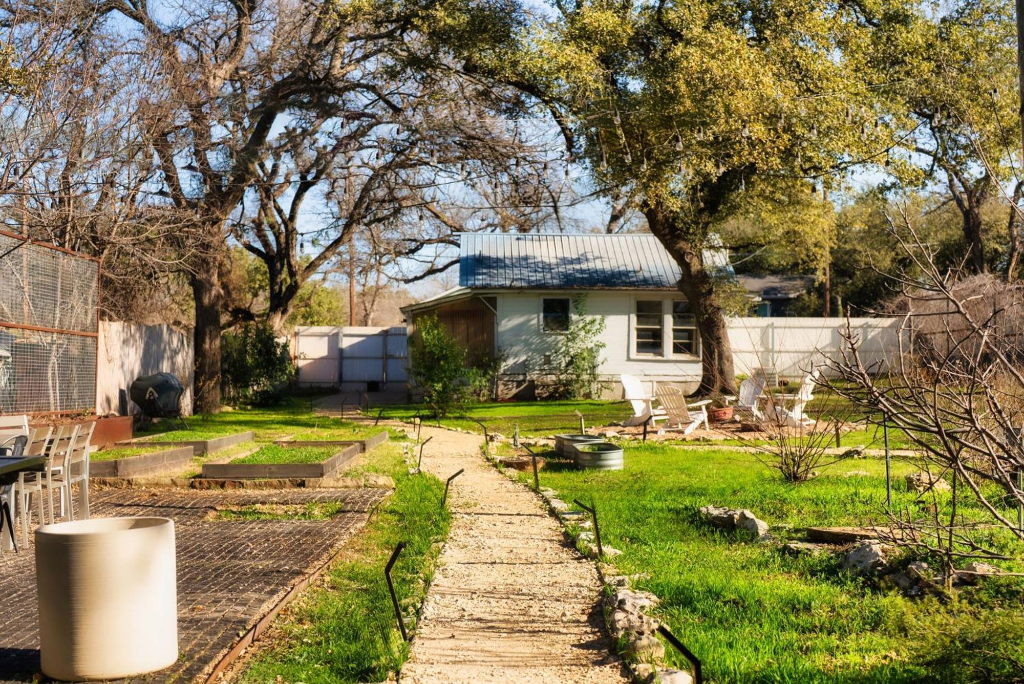 Charming & Historic 2-Br Home On An Eco Farm オースティン エクステリア 写真